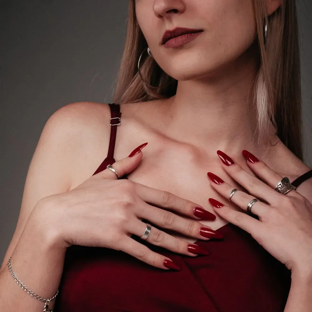 Maniküre & Nageldesign bei der Behandlung (Platzhalterbild von Pexels – echte Studiofotos folgen)