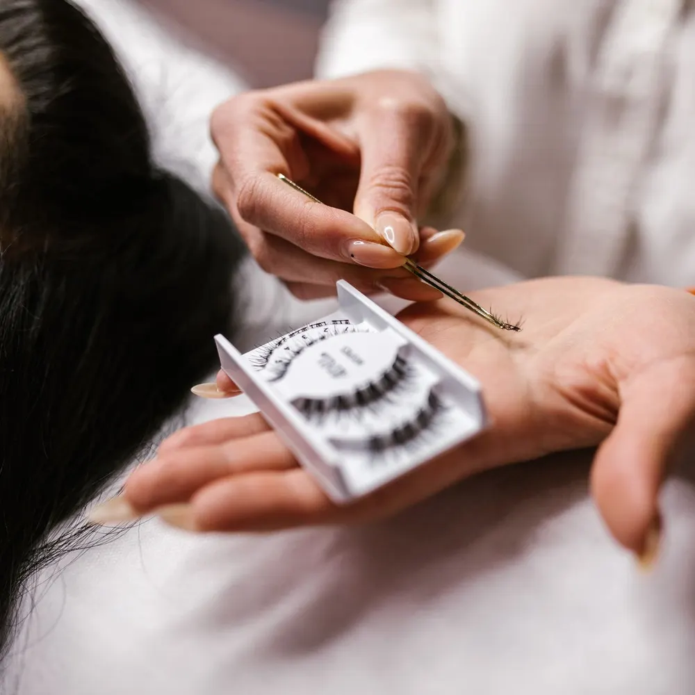 Wimpern bei der Behandlung (Platzhalterbild von Pexels – echte Studiofotos folgen)